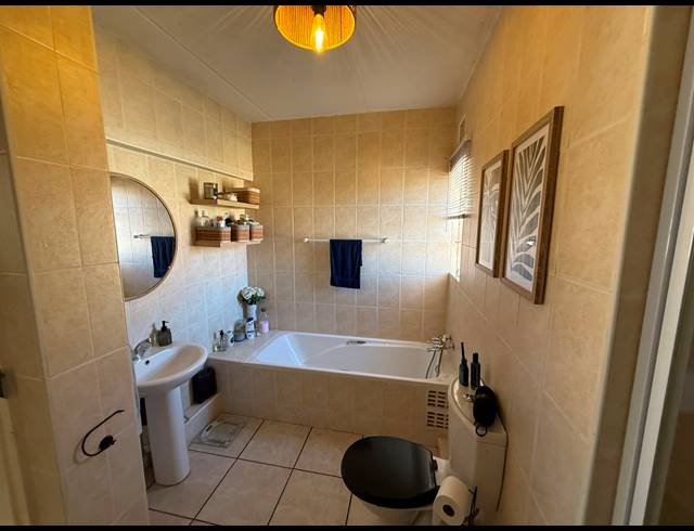 2 BEDROOM TOWNHOUSE FOR SALE IN VANDERBIJLPARK SE 2